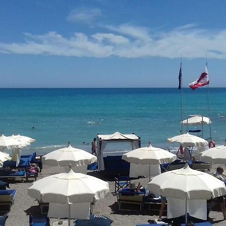 Appartamento Vittoria Pietra Ligure Exterior foto