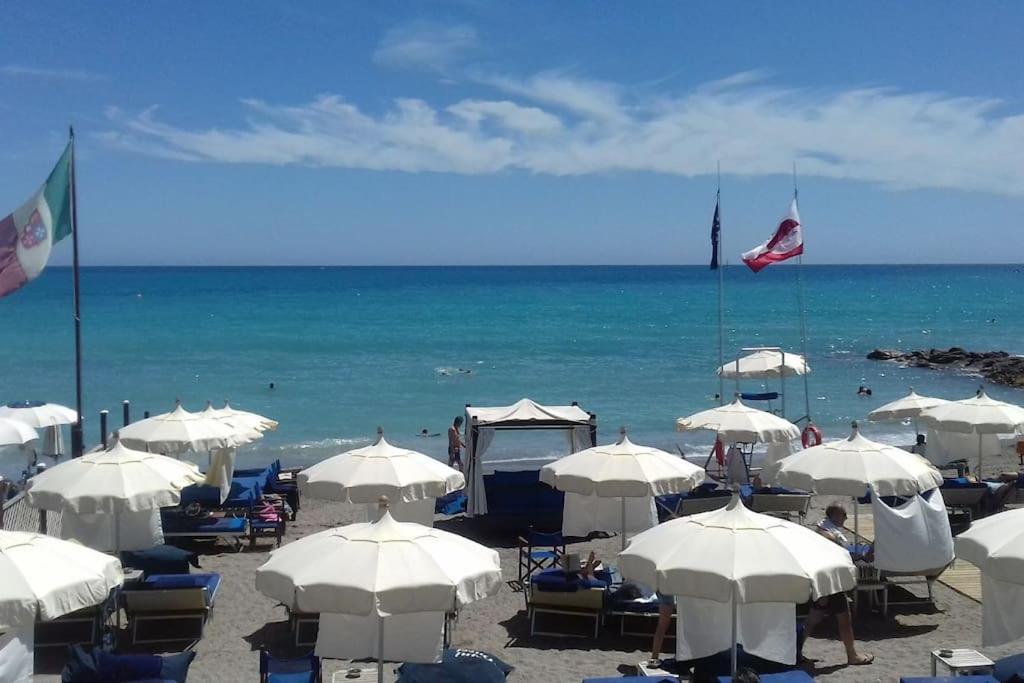 Appartamento Vittoria Pietra Ligure Exterior foto