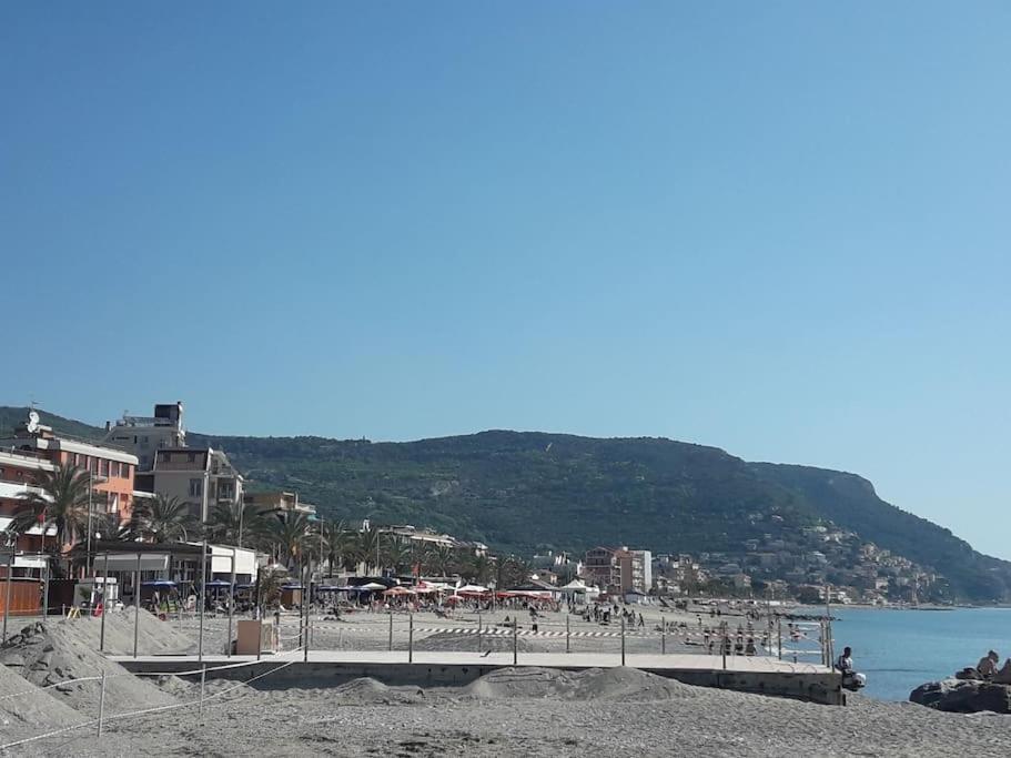 Appartamento Vittoria Pietra Ligure Exterior foto